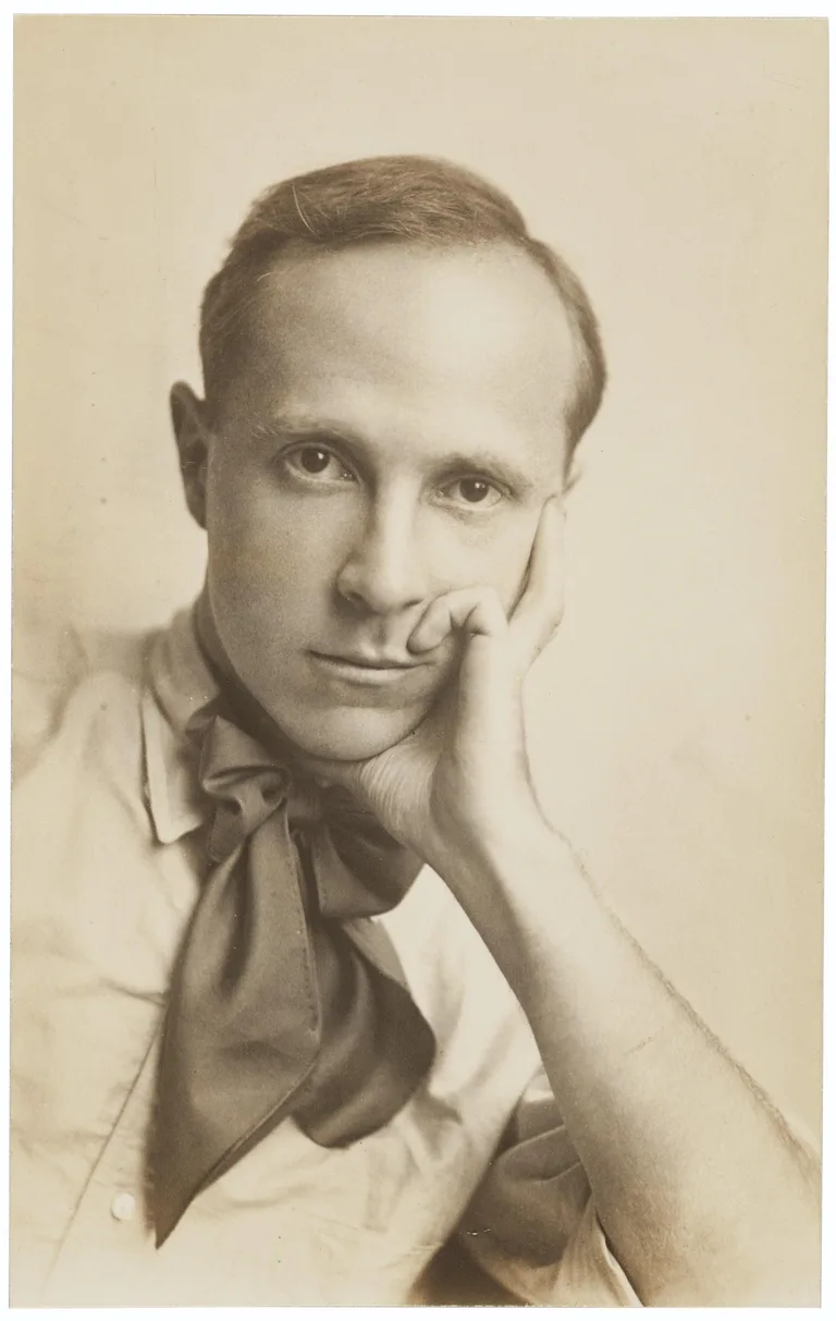 Edward Weston resting his cheek on his hand, photographed by Rae Davis around 1914